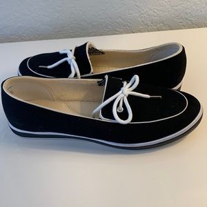 GRASSHOPPERS  Women’s Black Slip on Loafers Flat. Size 8,5
